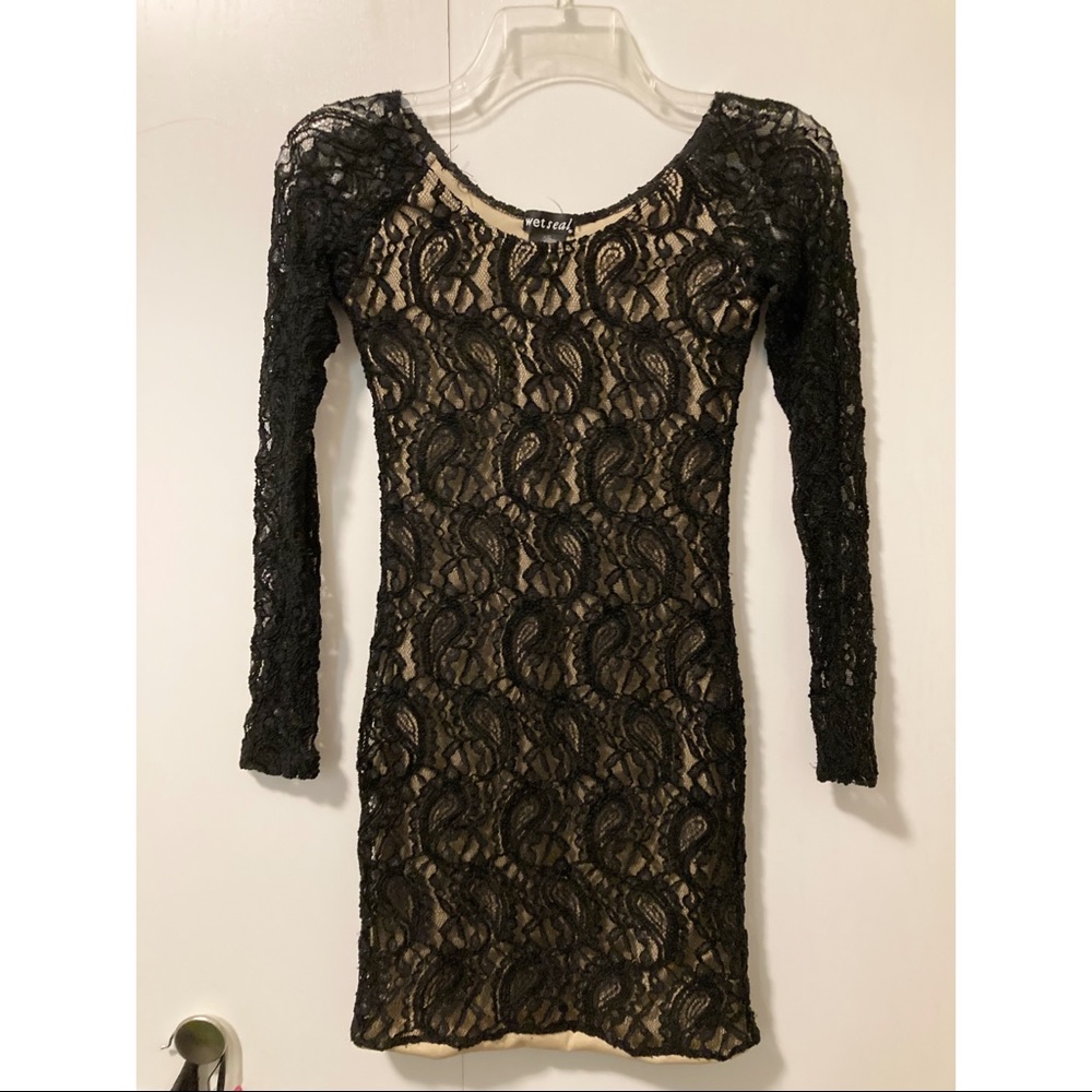 Lace bodycon dress